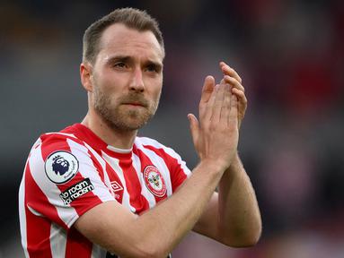 Christian Eriksen baru saja secara resmi didatangkan Manchester United untuk mengarungi musim 2022/2023. Gelandang serang Denmark ini didatangkan MU dengan status bebas transfer alias gratis. Pada bursa transfer musim-musim sebelumnya, Setan Merah juga pernah mendatangkan pemain secara gratis. Termasuk Christian Eriksen, berikut 5 rekrutan terakhir MU yang didatangkan secara gratis. (AFP/Daniel Leal)