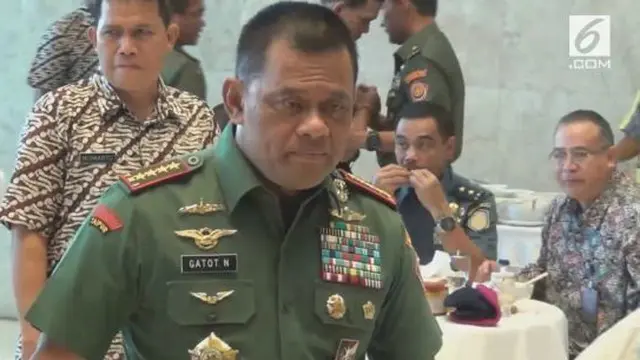 Panglima TNI Jenderal Gatot Nurmantyo mengatakan, urusan pergantian panglima ia serahkan kepada Presiden Joko Widodo.