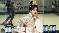 Majalah Vogue memajang foto model mengenakan busana yang mereka sebut sebagai hanfu China dalam peringatan Imlek 2022. (dok. Instagram @voguemagazine/https://www.instagram.com/p/CZcu5ugFVq8/)