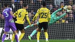Tottenham Hotspur harus bersusah payah dahulu saat menjinakkan  Watford. Anak asuh Antonio Conte baru bisa memastikan tiga poin pada masa injury time babak kedua. (AFP/Glyn Kirk)