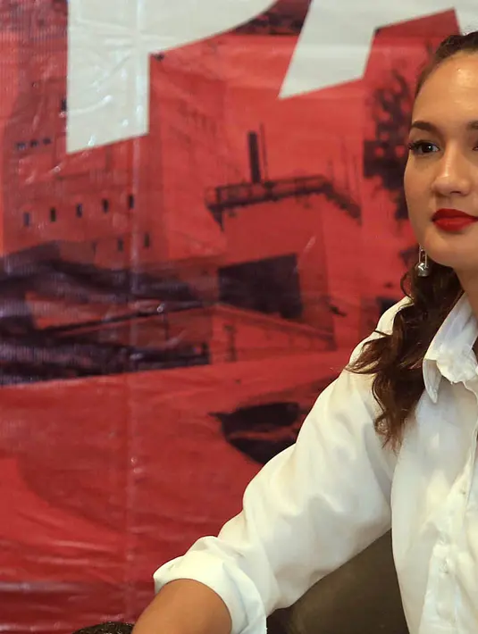 "Waktu itu kebeset ranting, jatuh, kena tanah batu. Terus ranting sih yang paling sering nyangkut aja. Kita sebagai perempuan tahu lah pasti mood swing-nya tinggi. Jadi itu harus dijaga. Enggak boleh ngerengek," ujar Nadine Chandrawinata. (Deki Prayoga)