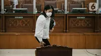 Terdakwa kasus pembunuhan berencana Brigadir Yosua Hutabarat, Putri Candrawathi bersiap menjalani sidang lanjutan di Pengadilan Negeri Jakarta Selatan, Jakarta, Kamis (2/2/2023). Sebagaimana diketahui, pembunuhan itu dilatarbelakangi oleh pernyataan Putri Candrawathi yang mengaku telah dilecehkan oleh Brigadir J di rumah Ferdy Sambo di Magelang, Jawa Tengah, Kamis (7/7/2022). (Liputan6.com/Faizal Fanani)