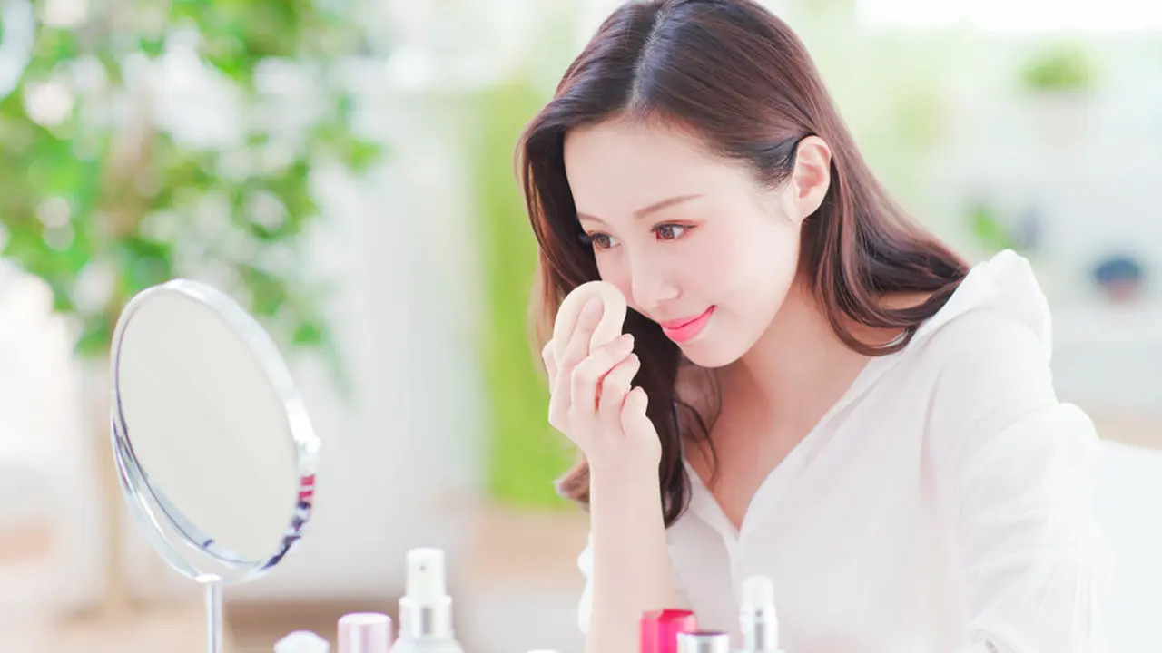 Daily Makeup Routine yang Nggak Boleh Ketinggalan untuk Memulai Hari, Bikin Tampilan jadi Cantik Natural