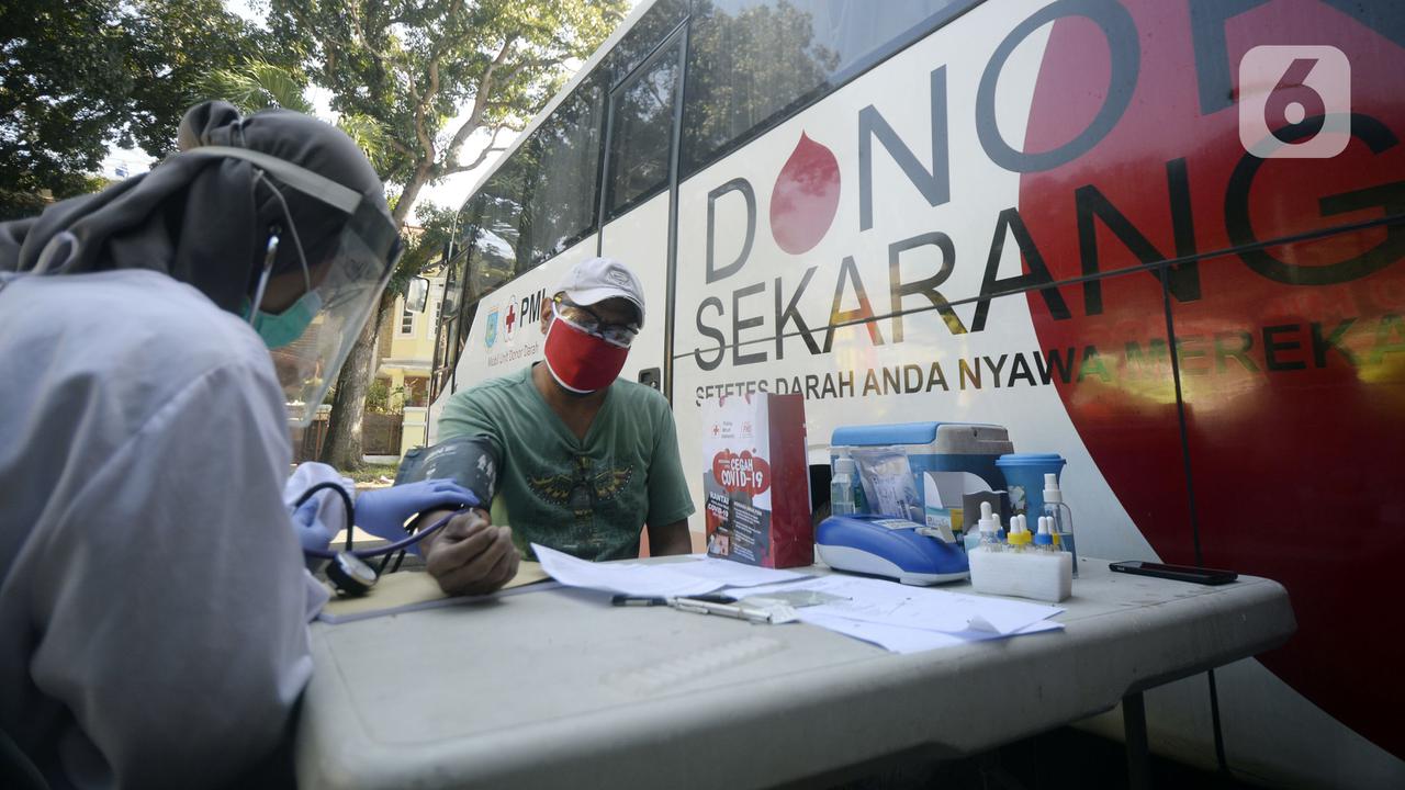 FOTO: Pandemi COVID-19, PMI Intensifkan Donor Darah Keliling