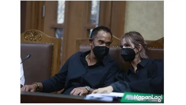 8 Potret Nia Ramadhani dan Ardi Bakrie saat Hadiri Sidang Kasus Narkoba, Curi Perhatian