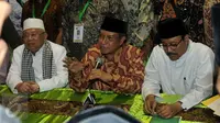 Rois Am PBNU terpilih, KH Ma'ruf Amin (kiri), Ketua PBNU terpilih, KH. Said Aqil Siradj (tengah) dan Ketua Panitia Daerah Muktamar NU ke-33 Saifullah Yusuf saat penutupan Muktamar NU di Jombang, Jawa Timur, Kamis (6/8/2015). (Liputan6.com/Johan Tallo)
