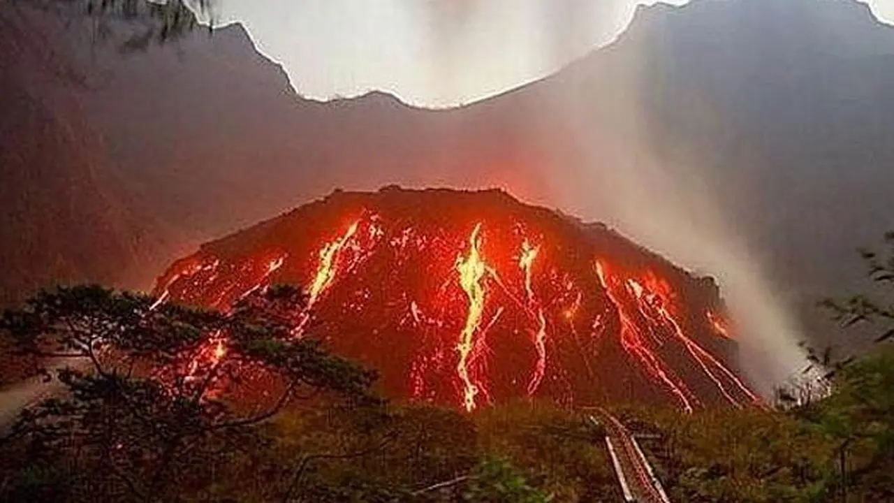 kelud-disorot-dunia-140214a.jpg