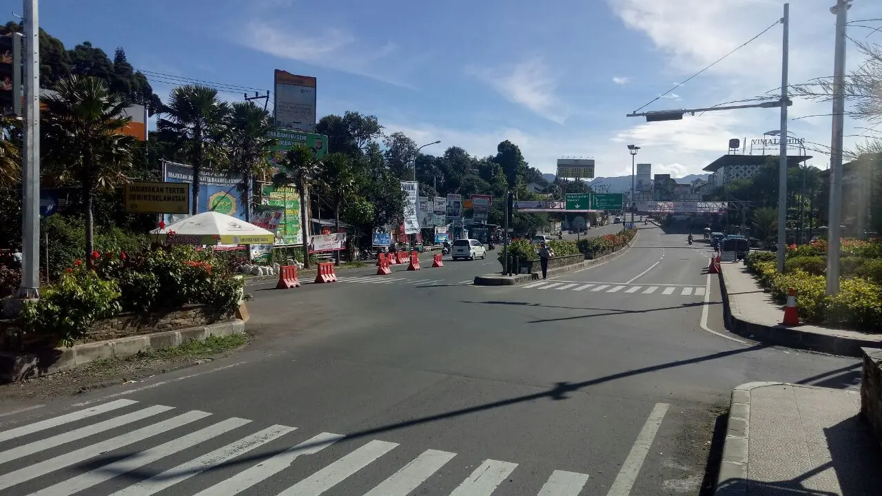 Situasi lalu lintas menuju Puncak, bogor, tampak lancara menjelang pergantian tahun (31/12/2017). (Achmad Sudarno)