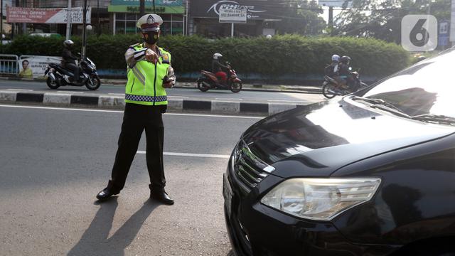 FOTO: PPKM Level 2, Sistem Ganjil Genap di Jakarta Diperluas