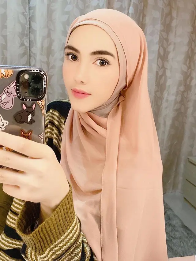 Jarang Tersorot, Ini 6 Potret Syahra Larez Mantan Kekasih Rizky Billar