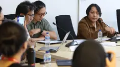 President Director Wahana Musik Indonesia (WAMI) Adi Adrian (kanan) memberi keterangan terkait fakta dan isu yang beredar terkait royalti musisi dan pencipta lagu, Jakarta, Selasa (19/8/2025). (KapanLagi.com/Budy Santoso)
