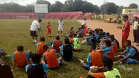 Semen Padang diperkuat pemain dari tim U-21 di Piala Wali Kota Padang 2017. (Bola.com/Arya Sikumbang)
