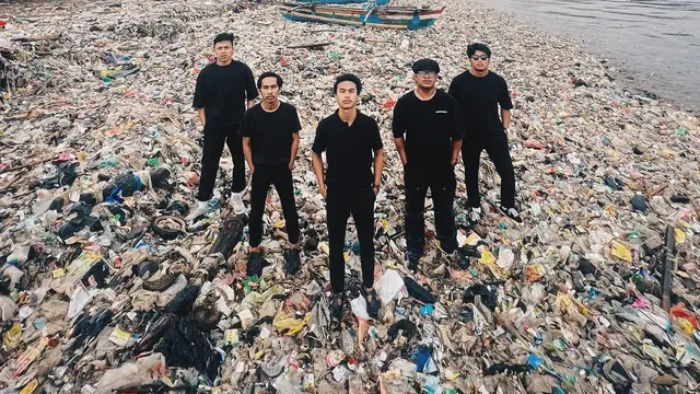 8 Momen Pandawara Group Bersihkan Pantai Terkotor ke-2 di Indonesia, Ada di Lampung