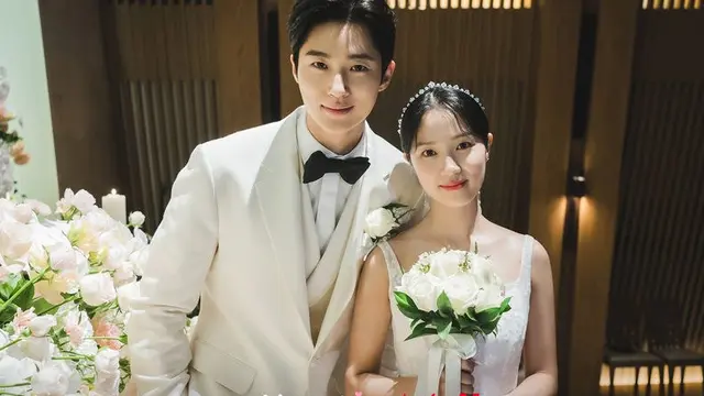 Im Sol dan Ryu Sun Jae di Episode Akhir Lovely Runner. [TvN]