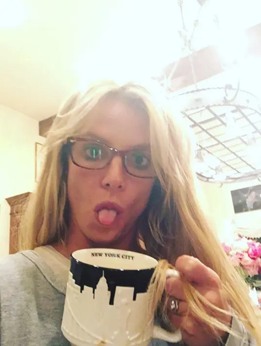 Di album ke-10 yang berjudul ‘Glory’, Britney sangat yakin terdapat banyak perbedaan dari album sebelumnya. Ia menuturkan banyak percobaan yang dilakukan dalam album ini, dan dirinya sangat bangga dengan semua lagu-lagunya di album ini. (Instagram/Britney