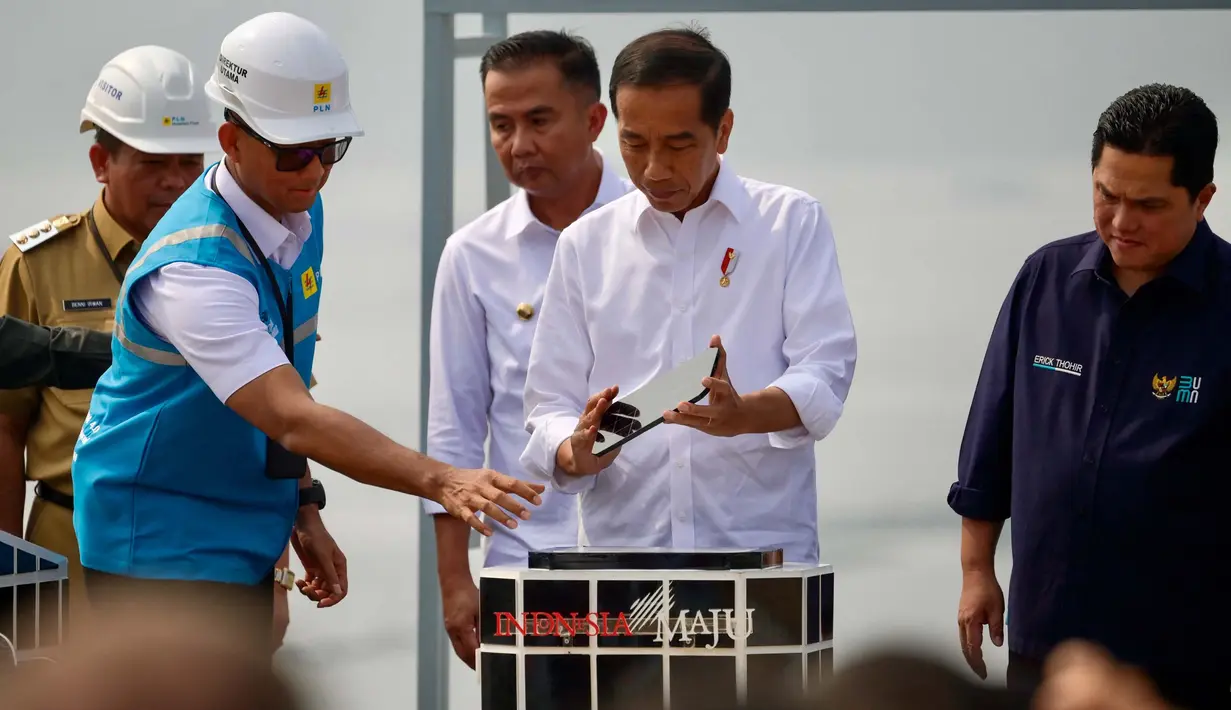 Peresmian PLTS ini merupakan puncak atas kerja sama antara pemerintah Indonesia dan Masdar dari Uni Emirat Arab. (BAY ISMOYO/AFP)