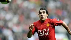 Manchester United's Argentinian forward Carlos Tevez in action during the EPL football match between Manchester United and Arsenal at Old Trafford, on May 16, 2009. AFP PHOTO/ADRIAN DENNIS