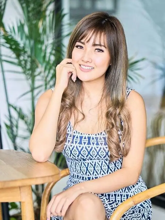 [Bintang] 5 Fakta dan Potret Cantik Astrid Ellena, Anak Pengacara Setnov