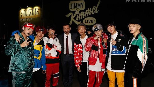 Grup K-Pop asal Korea Selatan, BTS, di Jimmy Kimmel Live pada November 2017. (Twitter/@inuot7)