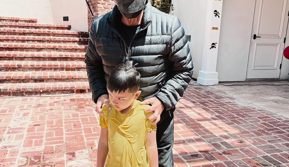 Perayan ulang tahun Magika dilanjutkan dengan Pool Party yang tak kalah seru. (Instagram/ramadhaniabakrie).