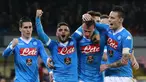 Para pemain Napoli merayakan gol Vlad Chiriches (2kanan) saat melawan AC Chievo Verona pada lanjutan Serie A 2015-2016 di Stadion San Paolo, Naples, Minggu (6/3/2016) dini hari WIB.  (AFP/Carlo Hermann)