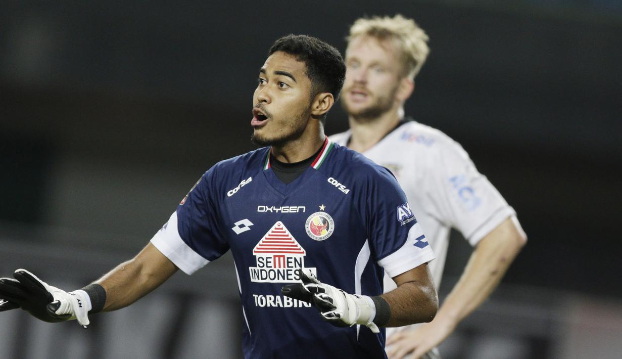 Kiper Semen Padang, Rendy Oscario, saat melawan Bali United pada laga Piala Presiden 2019 di Stadion Patriot, Jawa Barat, Senin (11/3). Bali United menang 2-1 atas Semen Padang. (Bola.com/M Iqbal Ichsan)