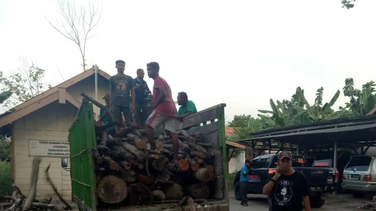 2 pelajar di blora diduga terlibat dalam pencurian kayu hutan. (Foto: Liputan6.com/Ahmad Adirin)