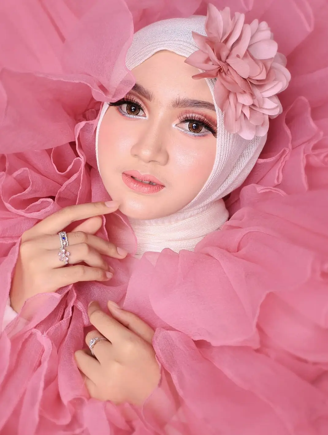 FOTO: Gaya Jihan Audy Pakai Outfit Merah Muda, Auranya Kian Terpancar