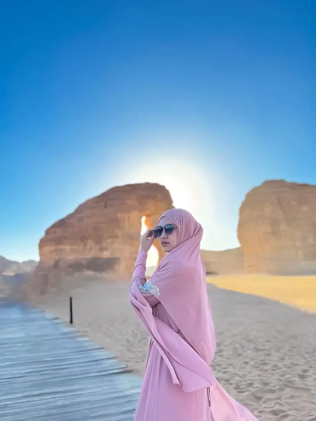 Potret Cantik Happy Asmara saat Kenakan Hijab, Auranya Makin Adem dan Teduh