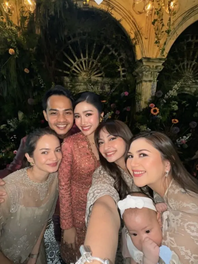 Enzy Storia dan Jessica Mila saat Hadir di Tunangan Febby Rastanty