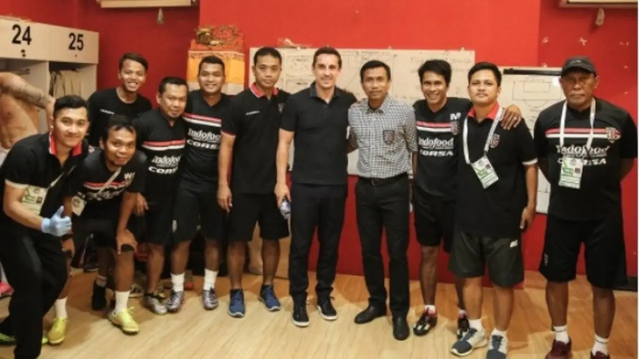 Gary Neville Bali United