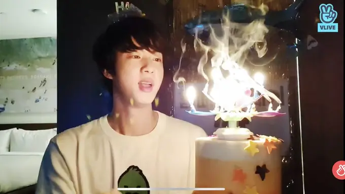 Tshirt Jin BTS seharga Rp14 juta