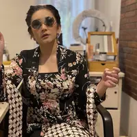 Pesona Nafa Urbach Kenakan Kebaya