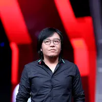 Saat jumpa pers di Kebon Jeruk Jakarta, Kamis (24/2/2016), Untung Pranoto Head of Production RCTI, mengatakan kalau Ari Lasso dan Judika sering berantem. (Andy Masela/Bintang.com)