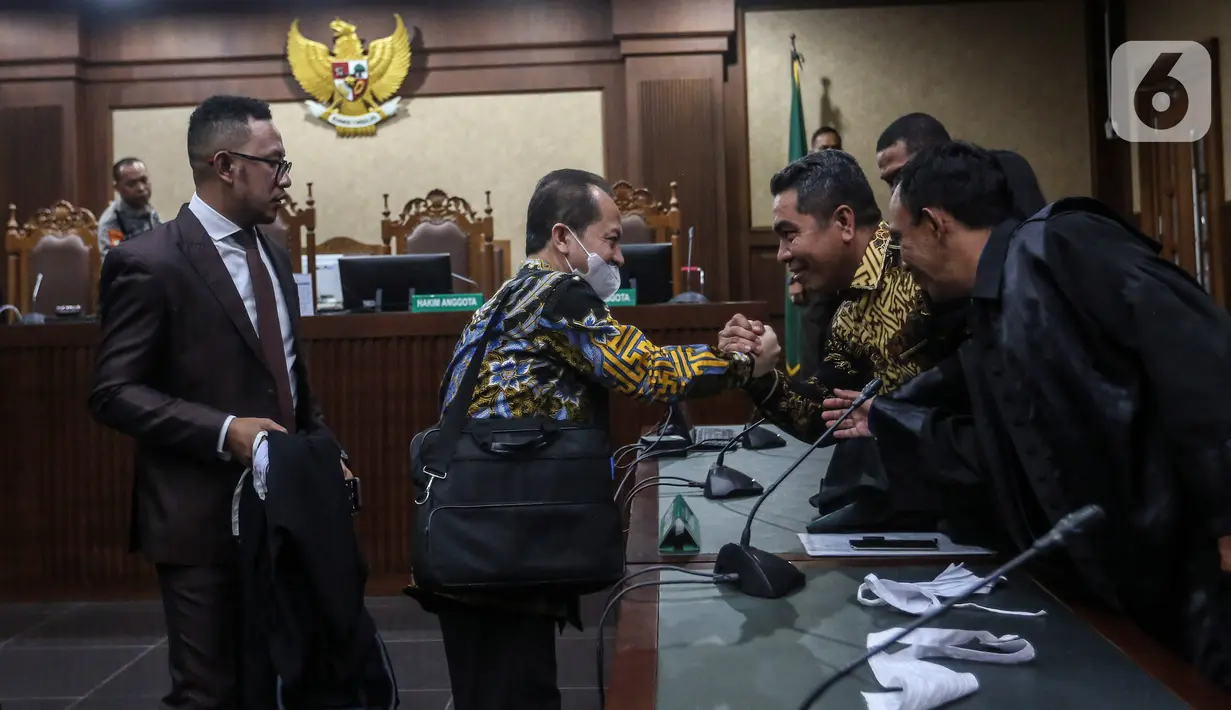 Ia mengajukan nota keberatan atas dakwaan Jaksa Penuntut Umum (JPU) pada Kejaksaan Agung (Kejagung) RI yang menyebutkan dirinya telah menimbulkan kerugian keuangan negara sebesar Rp 8,032 triliun dalam proyek BTS 4G. (Liputan6.com/Johan Tallo)