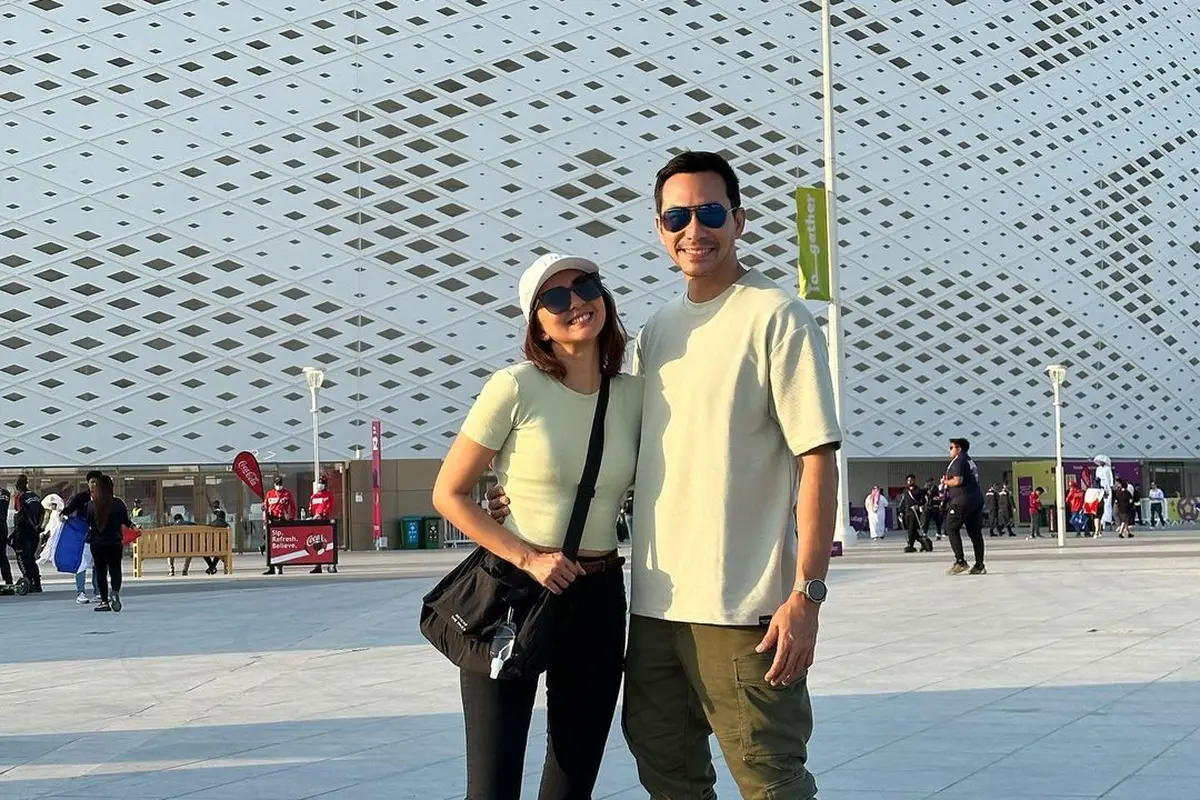 Potret Mesra Darius Sinathrya dan Donna Agnesia