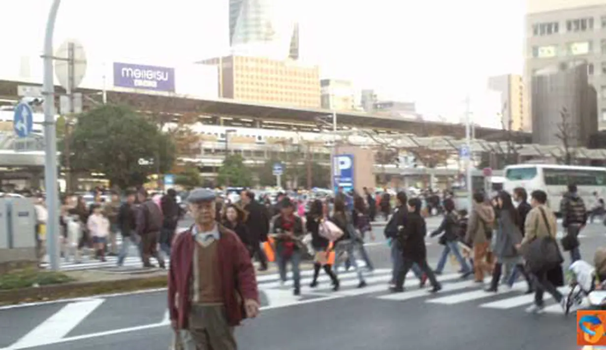 Citizen6, Jepang: Para pejalan kaki dan pengendara sepeda selalu menyebrang di zebra cross. (Pengirim: Fransiskus Pongky Seran)