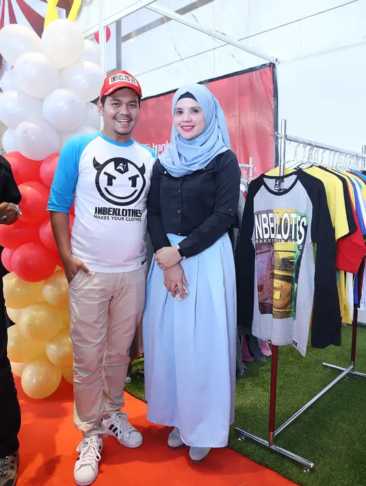Pasangan selebritis Indra Bekti dan Aldilla Jelita rupanya makin serius menjalani bisnis pakaian yang sudah 2 tahun dijalani. (Nurwahyunan/Bintang.com)