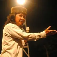 Paduan selawat dengan lagu Natal oleh Cak Nun buktikan toleransi agama dalam bentuk konkrit.