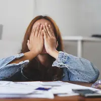 Ilustrasi permepuan stres/copyrightshutterstock/Pormezz