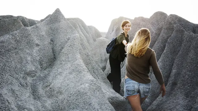 [Bintang] Kata Astrologer: Tak Sekedar Sahabat, 5 Zodiak Ini Bisa Lebih Itu