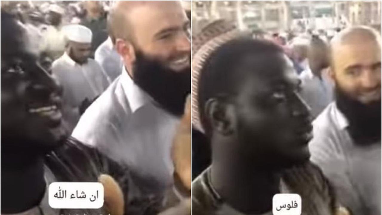 Seorang lelaki serius berdoa minta uang di depan Kakbah