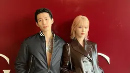 IU berbagi banyak foto, berpose dengan Jay Park. Keduanya menjadi model pakaian Gucci bergaya rocker-chic. IU dan Jay Park memang diketahui berteman baik.