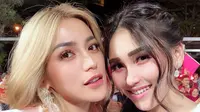 Jessica Iskandar dan Ayu Ting Ting. (Instagram/inijedar)