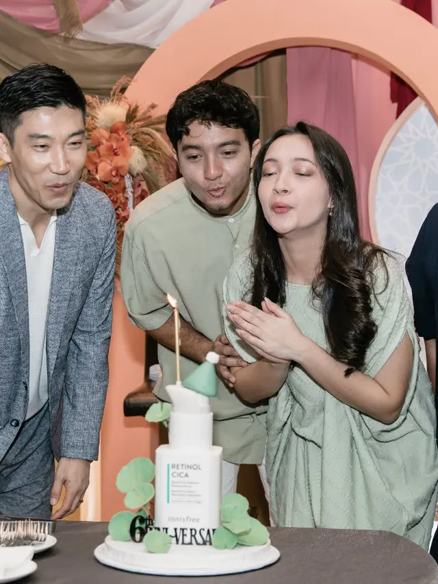 Gaya Kompak Berbusana Sage Bryan Domani & Megan Domani Saat Buka Puasa di Acara Brand Kecantikan, credit: Innisfree