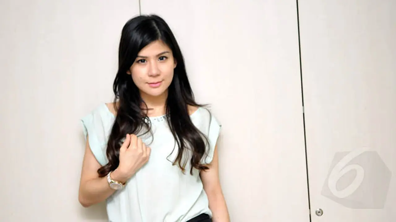Lebih Dekat Dengan Si Cantik Wina Natalia