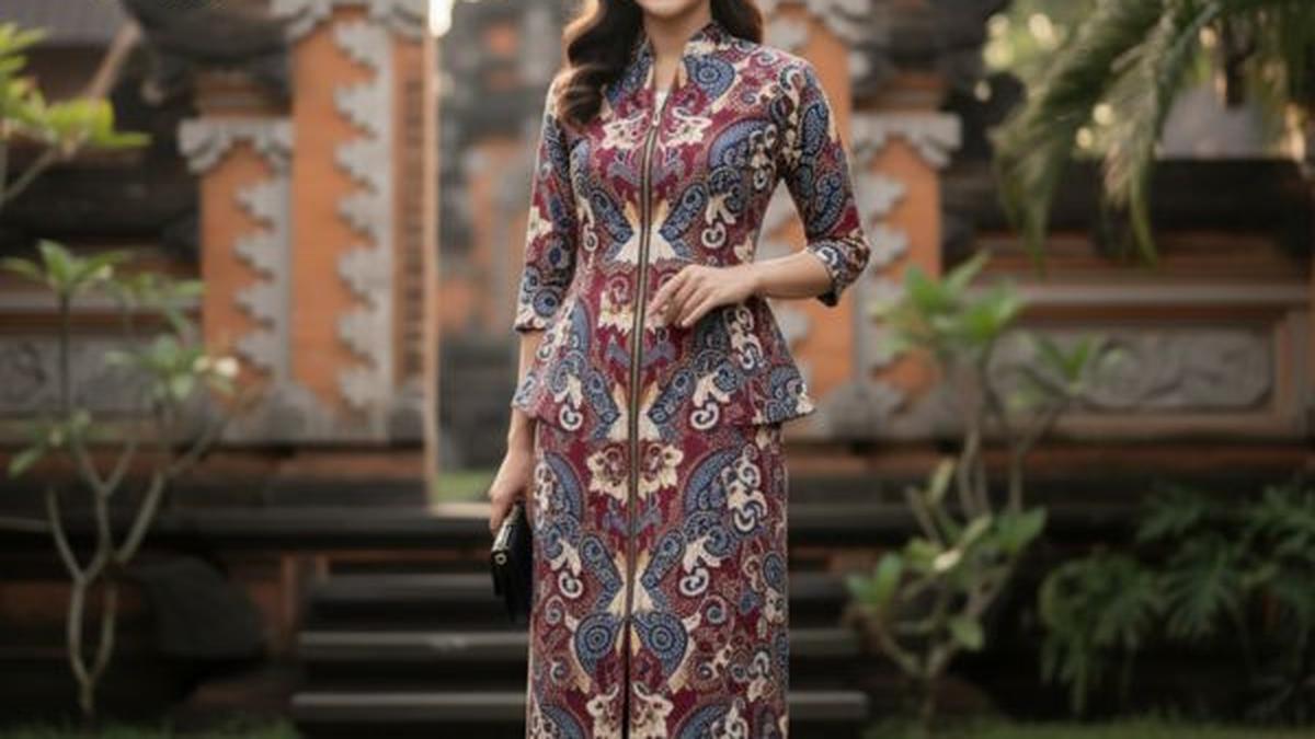 7 Model Atasan Batik Resleting Depan, Penuhi Gaya Wanita Modern Hadiri Berbagai Acara