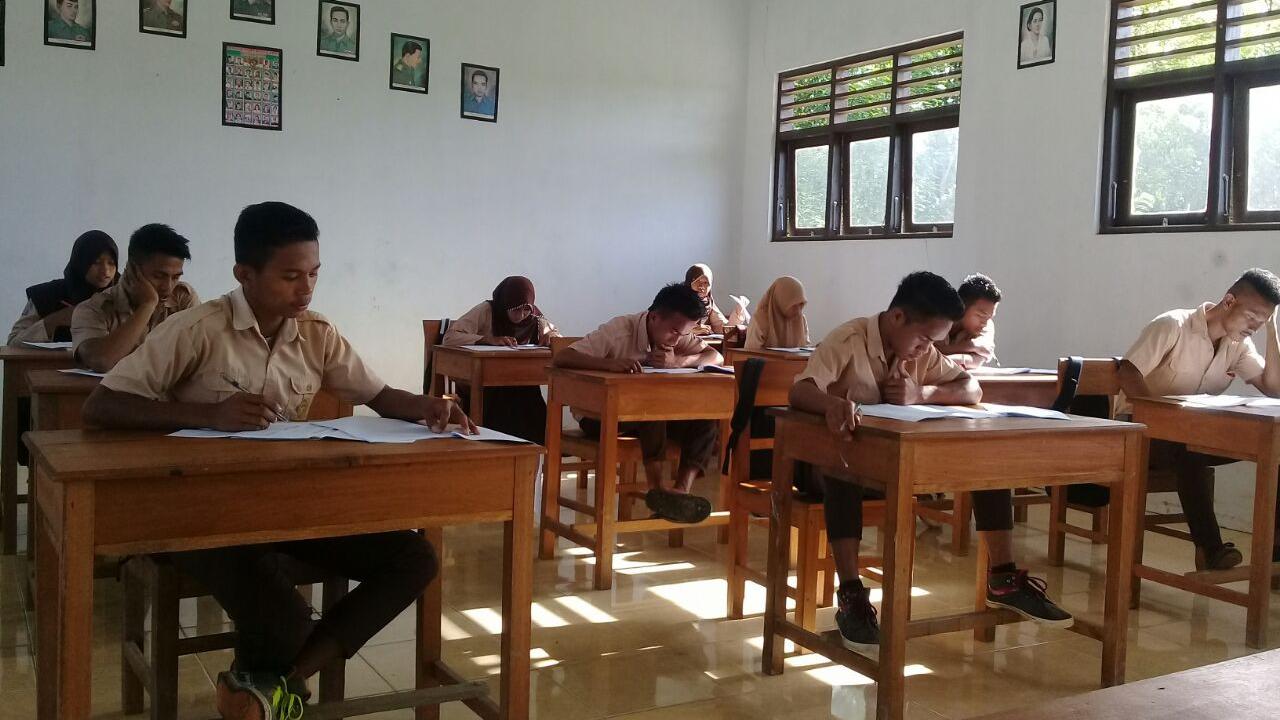 Ikut UNBK, 13 Siswa Pinogu Jalan Kaki 8 Jam Menembus Hutan