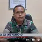 Komandan Kodim 0912/Kutai Barat, Letkol Czi Eko Handoyo memberikan keterangan pers perihal kasus penganiayaan terhadap sopir truk yang diduga dilakukan ajudan Bupati Kutai Barat. (YouTube Liputan6)