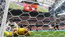 Kiper Kanada Maxime Crepeau, kiri, menoleh ke belakang setelah Azzedine Ounahi dari Maroko mencetak gol selama pertandingan sepak bola babak 16 besar Piala Dunia antara Kanada dan Maroko di Houston, Sabtu (04/07/2026).. (AP Photo/David J. Phillip)